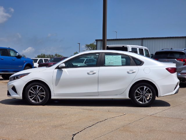 Used 2024 Snow White Pearl Kia LXS image 4