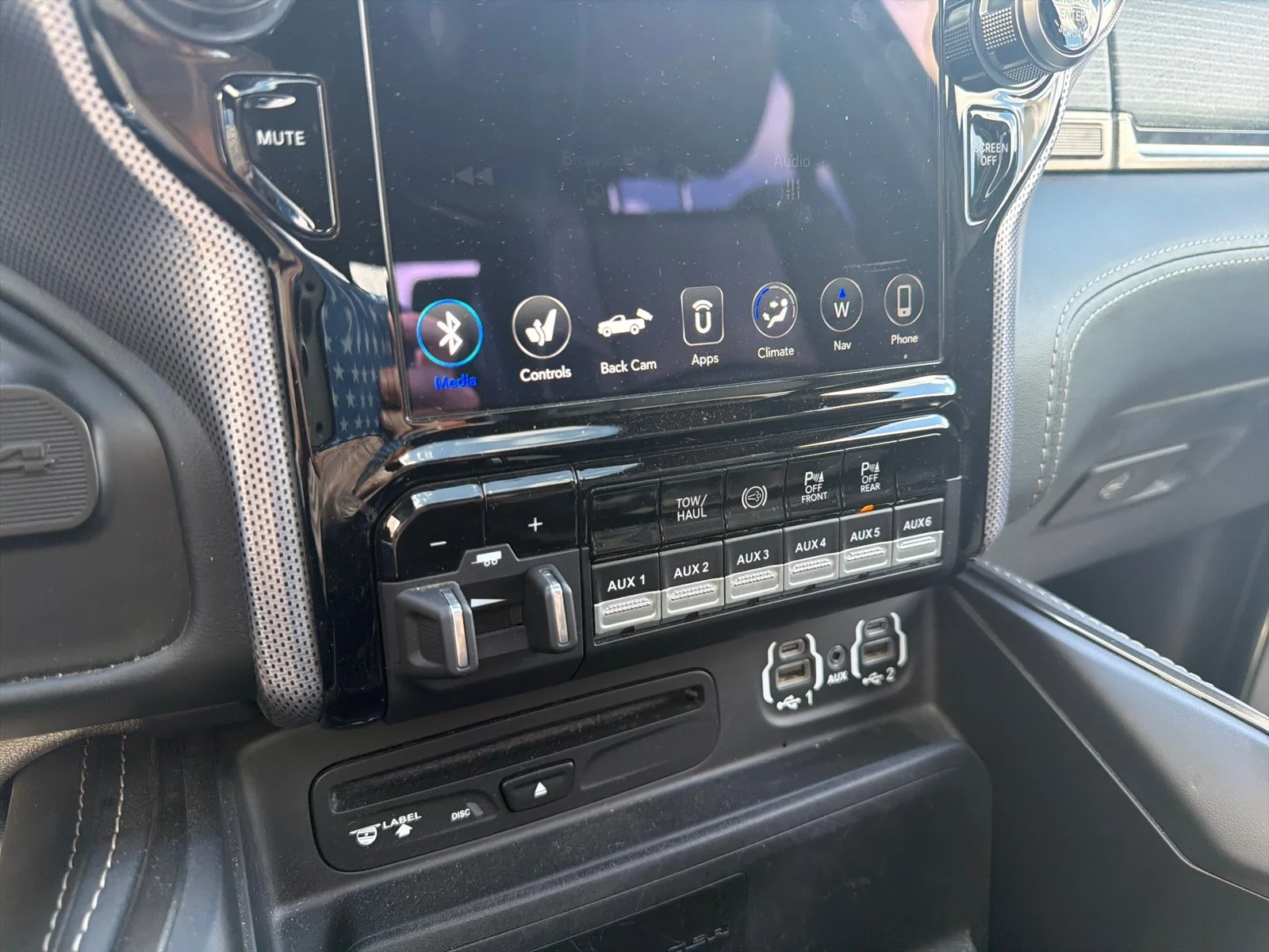 Used 2019 Granite Crystal Clearcoat Metallic Ram Limited image 18