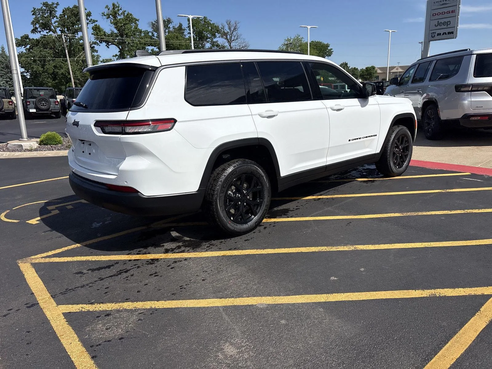 New 2026 Bright White Clearcoat Jeep Laredo Altitude image 5