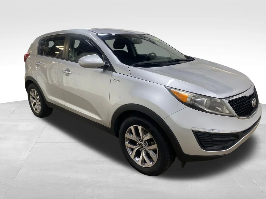 Used 2016 Silver Kia LX image 2