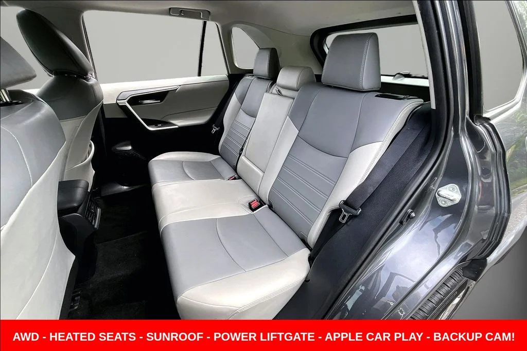 Used 2020 Gray Toyota XLE Premium image 21