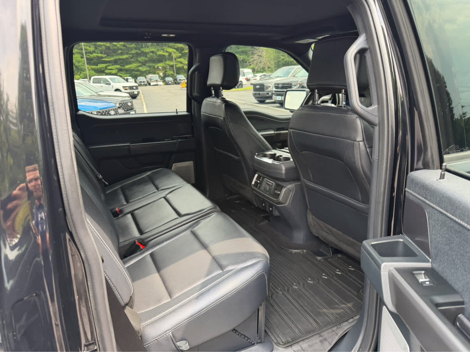 Used 2025 Agate Black Metallic Ford LARIAT image 14