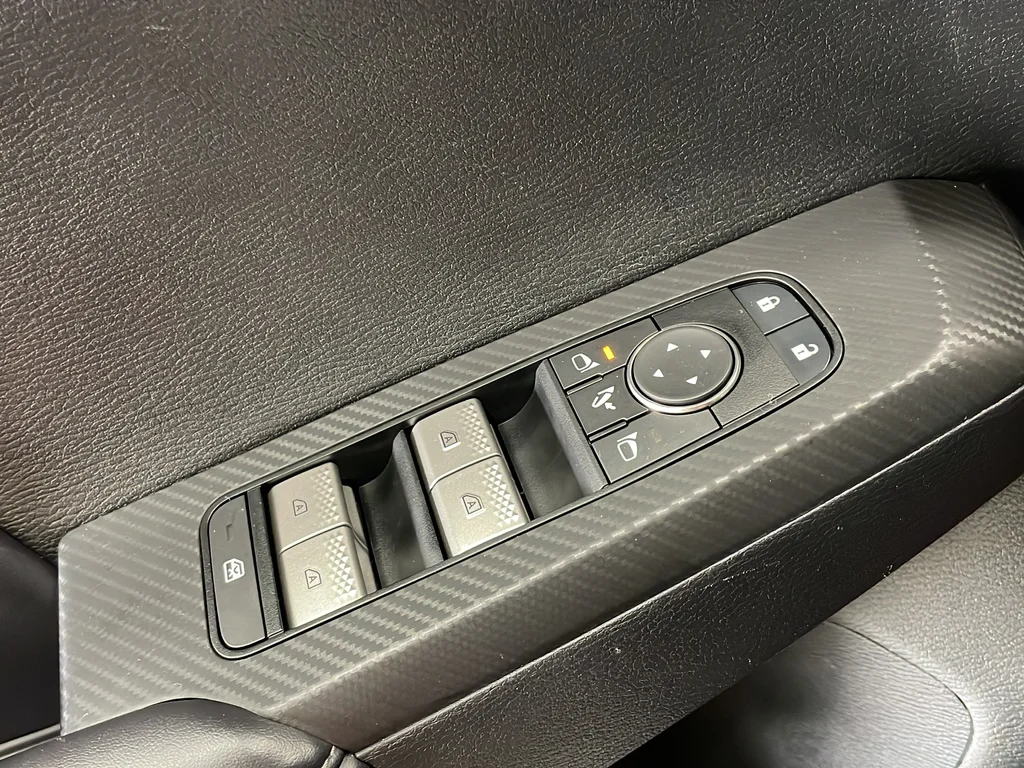 Used 2024 Red Mitsubishi SE image 39