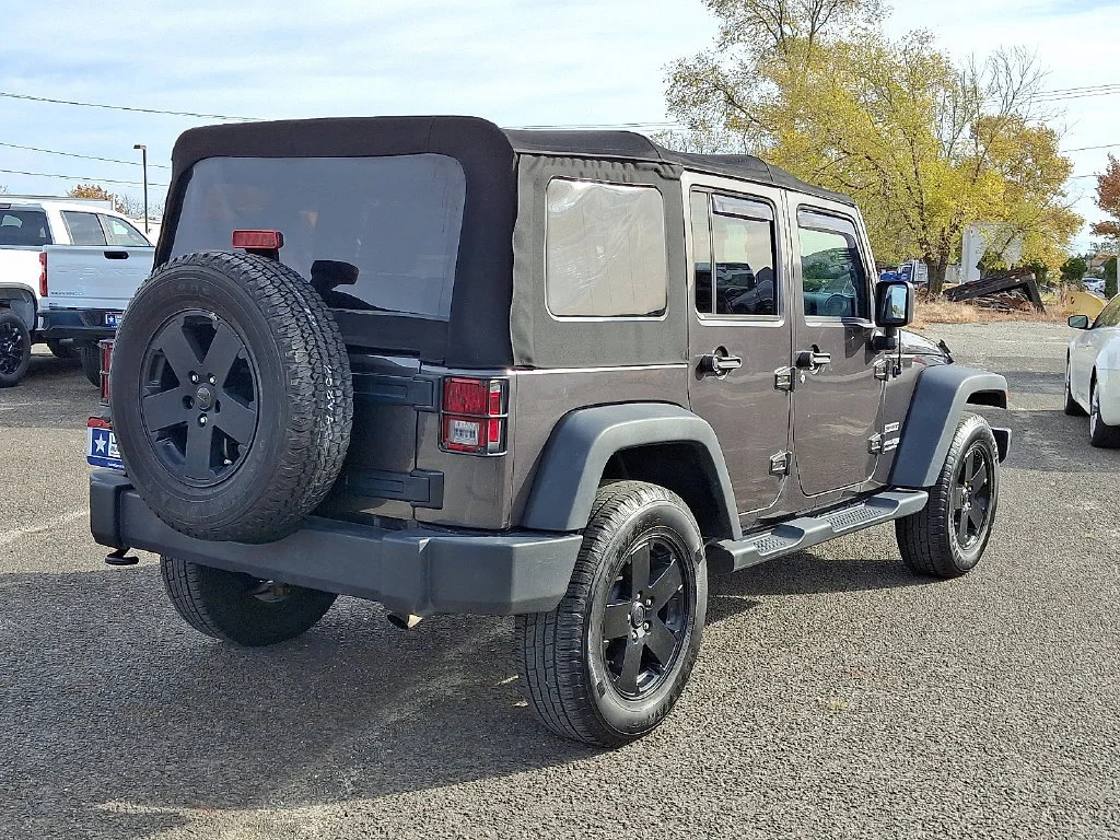 Used 2018 Gray Jeep Sport S 4x4 image 11