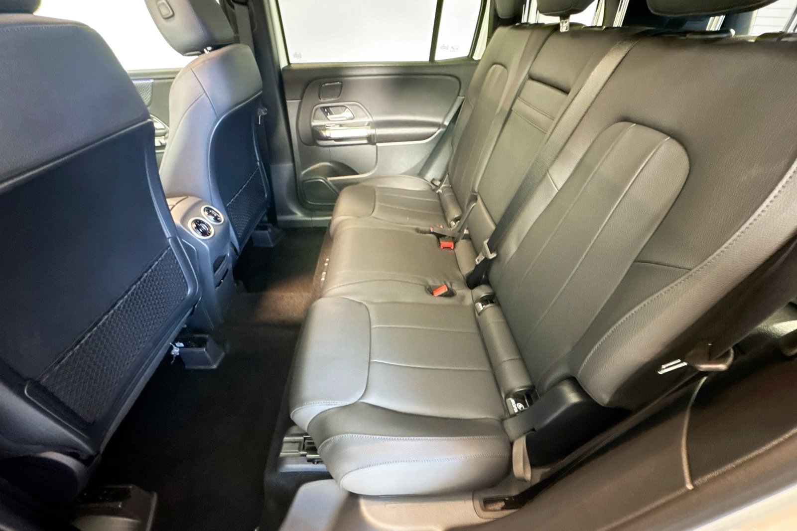 New 2026 Polar White Mercedes-Benz GLB 250 image 22