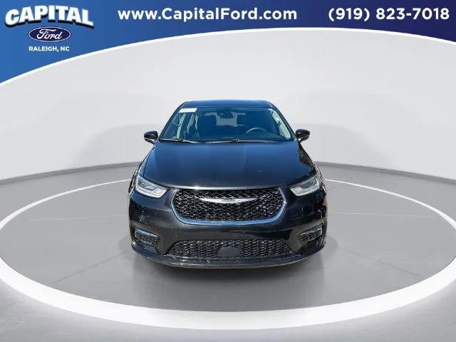 Used 2023 Black Chrysler Touring L image 3