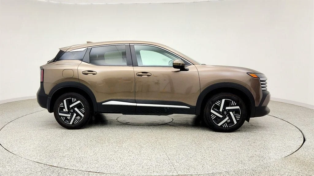 Used 2025 Canyon Bronze Metallic Nissan SV FWD image 4