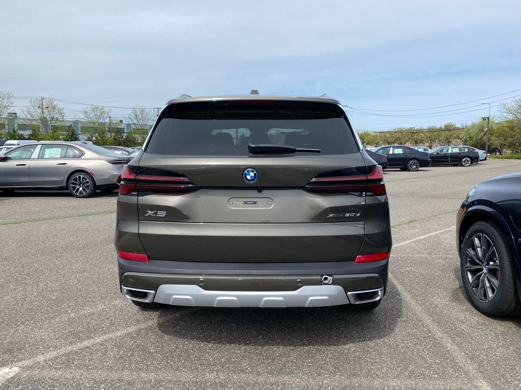 New 2026 Manhattan Green Metallic BMW xDrive50e image 3