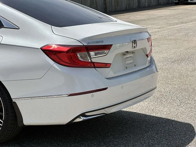 Used 2021 White Honda Touring image 11