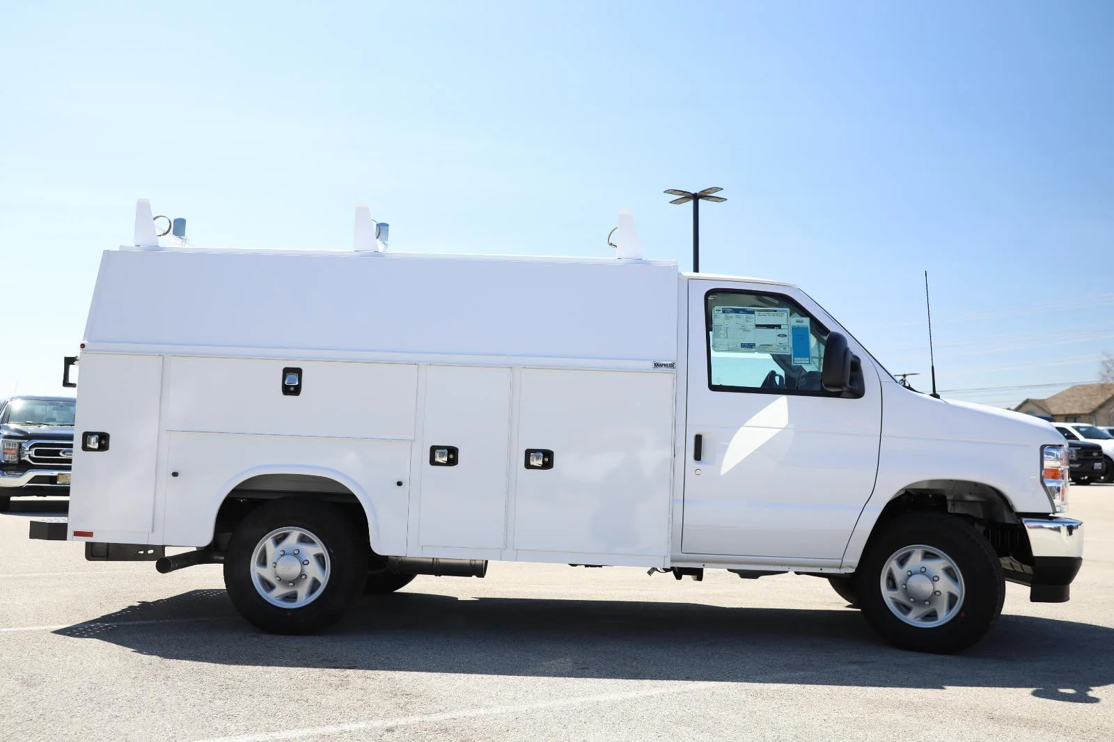 New 2026 Oxford White Ford E-350 SRW image 7