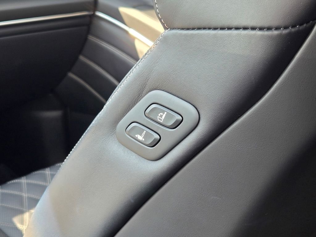 Used 2023 Silver Genesis 3.5T image 34