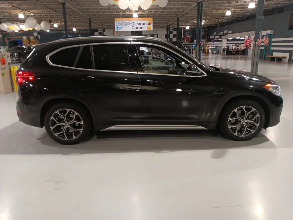 Used 2022 Black BMW xDrive28i image 6