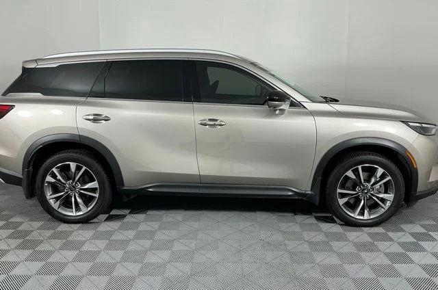 Certified Used 2023 Titanium INFINITI LUXE image 8