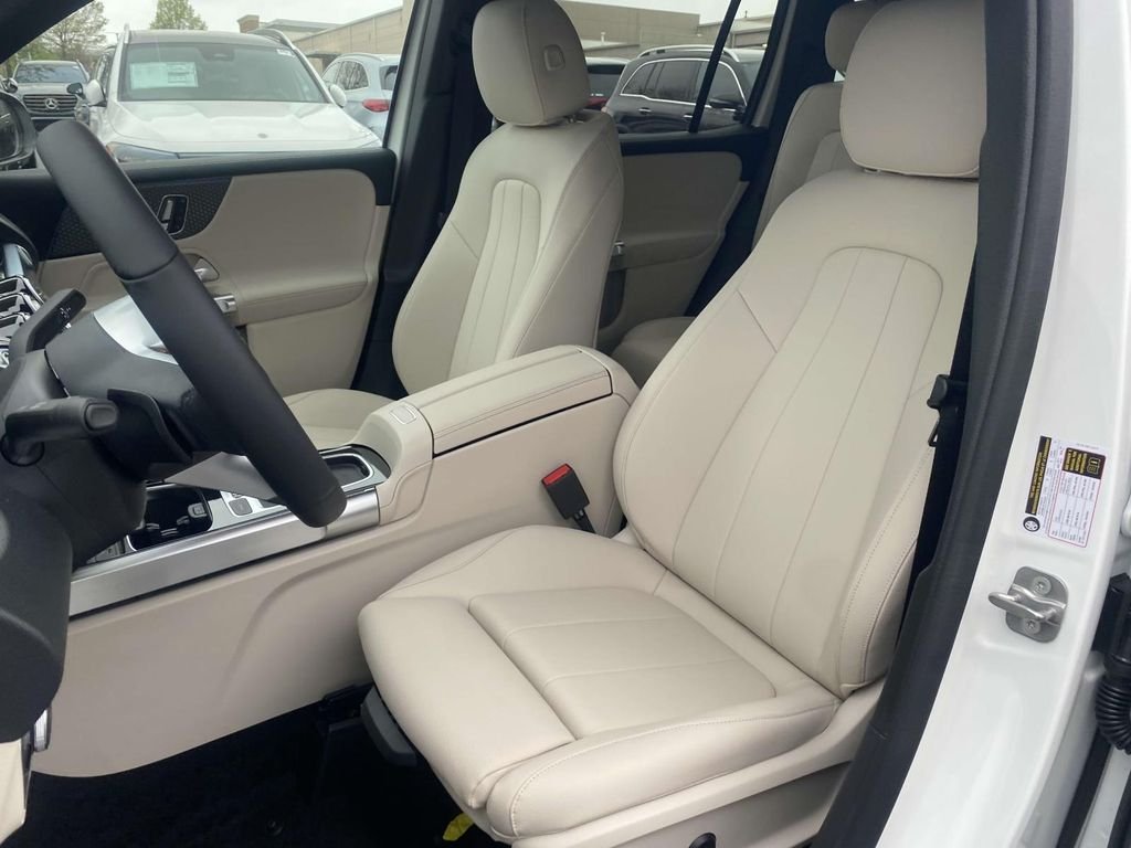 2025 Mercedes-Benz GLB Base - Photo 18