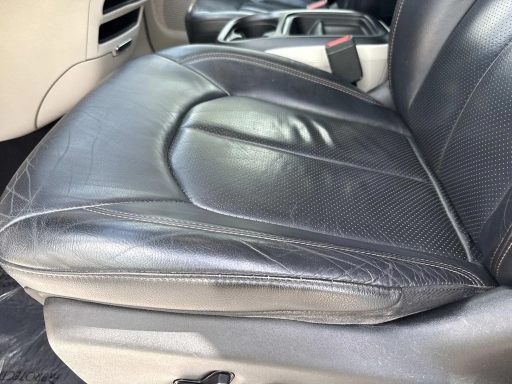 Used 2018 White Chrysler Touring L image 25