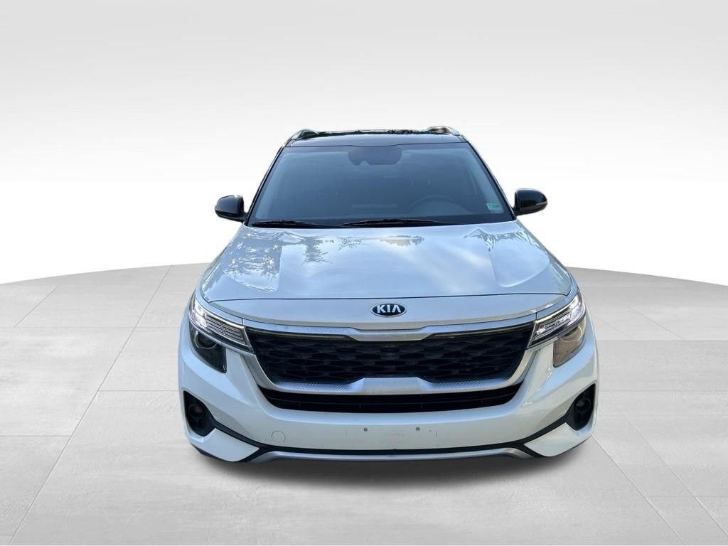 Used 2021 White Kia S image 9