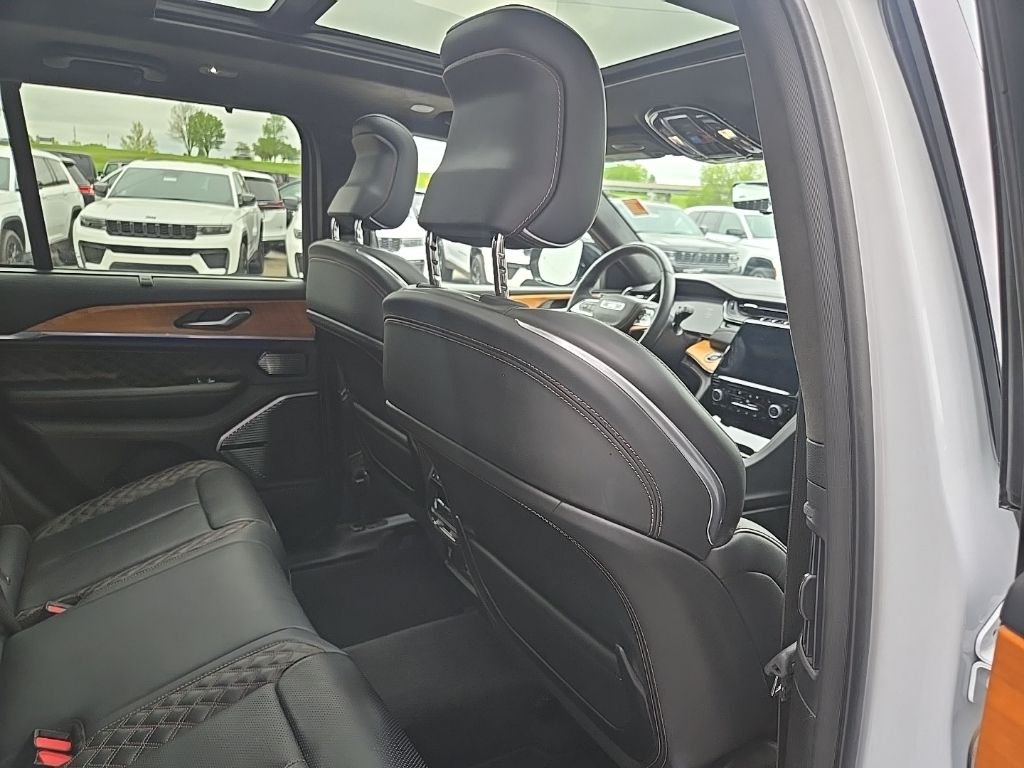 Used 2022 White Jeep Summit Reserve image 99