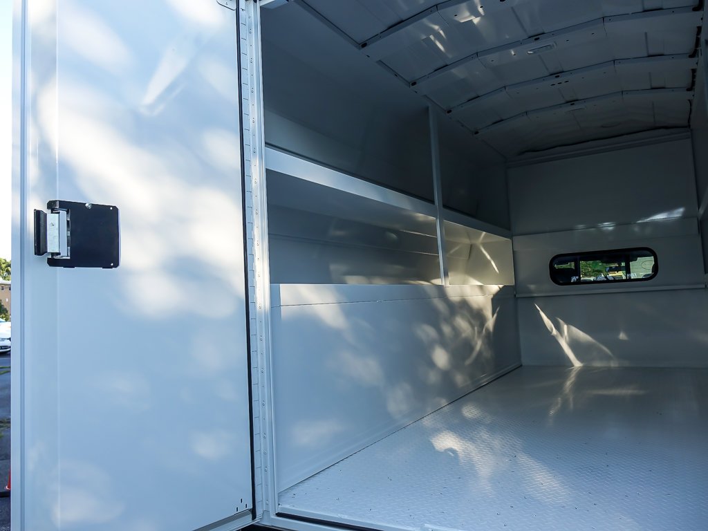 New 2026 Oxford White Ford 11' KUV image 37