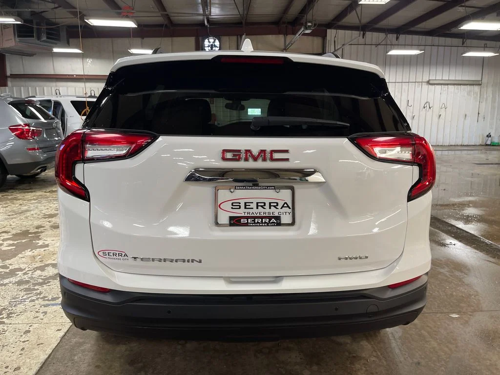 Used 2024 White GMC SLE image 4
