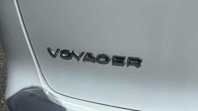 2024 Chrysler Voyager LX - Photo 7