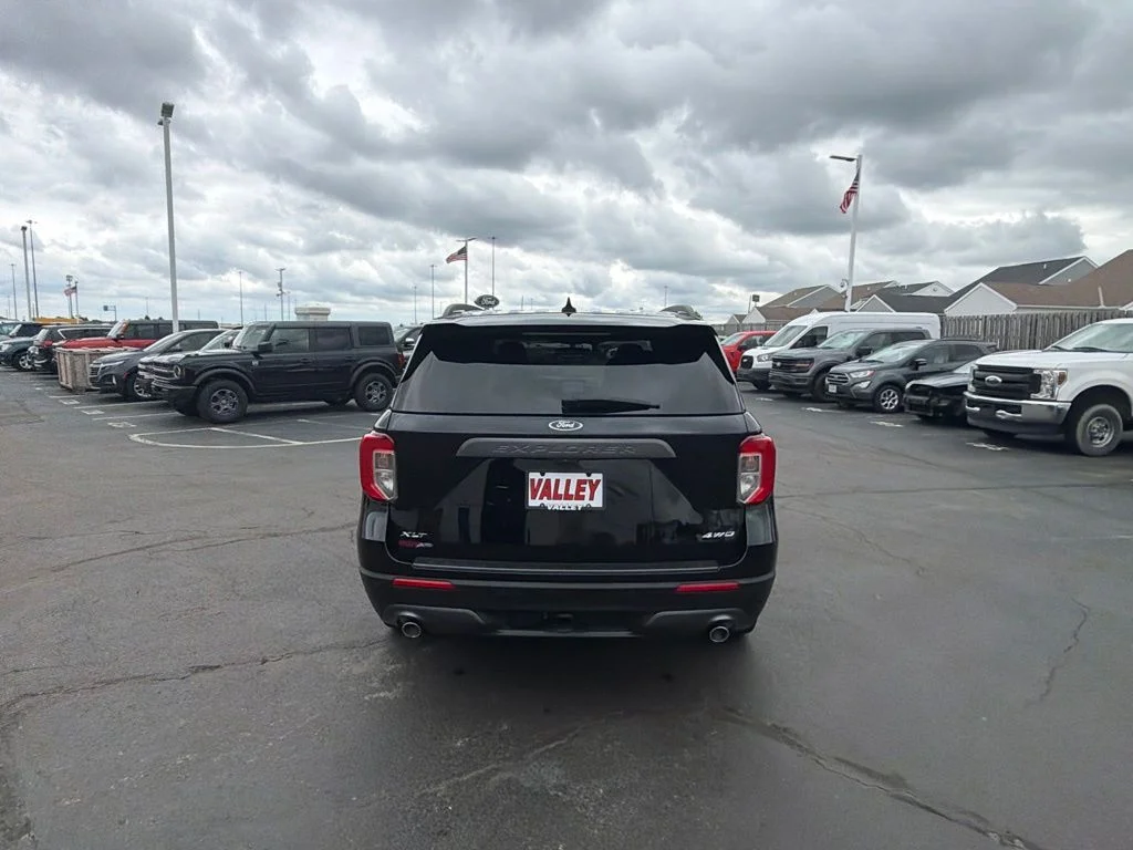 Used 2023 Black Ford XLT image 7