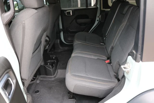 Used 2024 Earl Clearcoat Jeep Sport S image 15