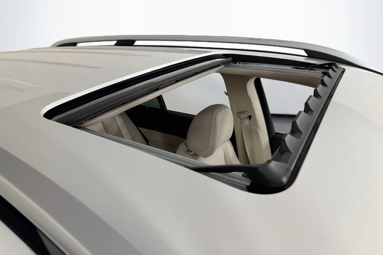 Certified Used 2024 Polar White Mercedes-Benz 450e image 22