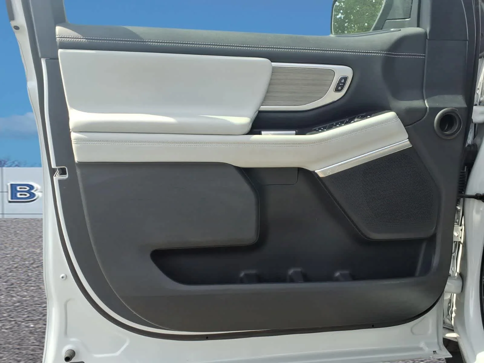 Used 2025 Space Silver Metallic Ford Platinum image 12