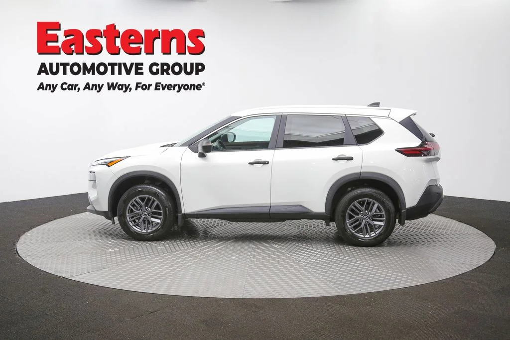 Used 2023 White Nissan S image 60