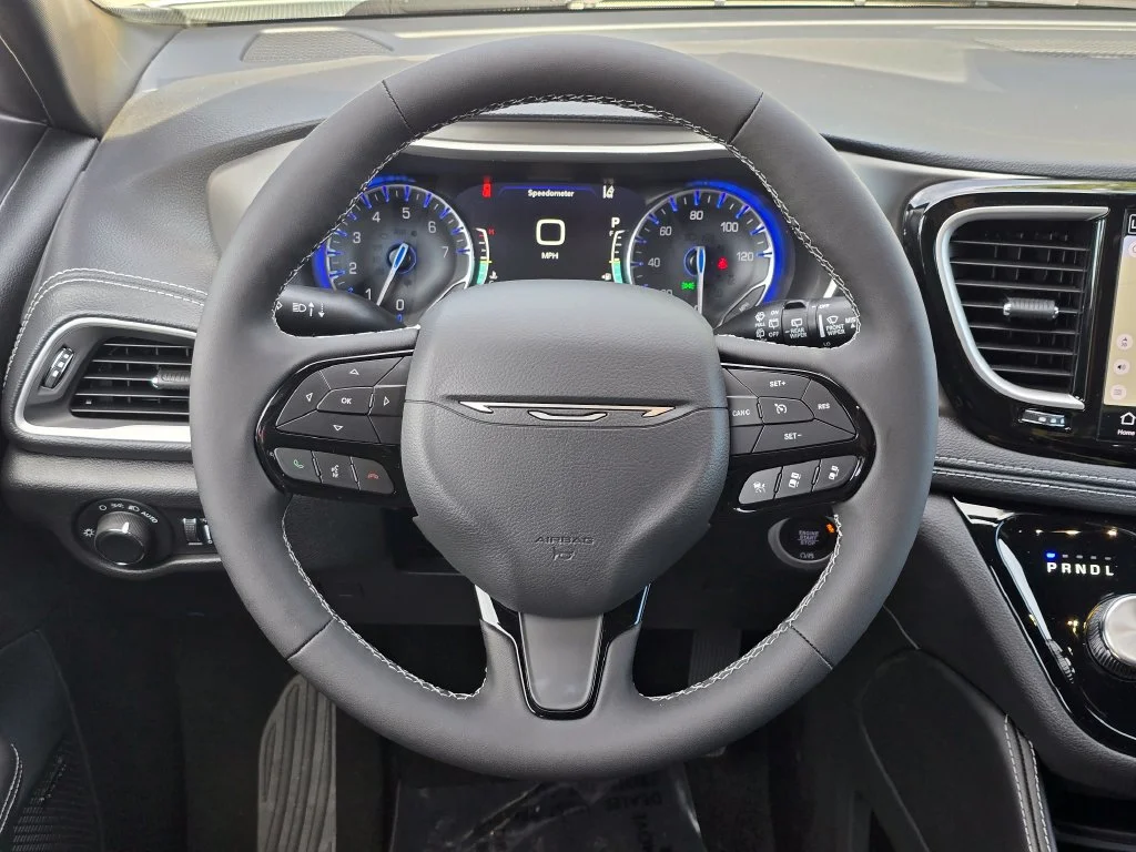 New 2027 White/off-white Chrysler Limited image 7