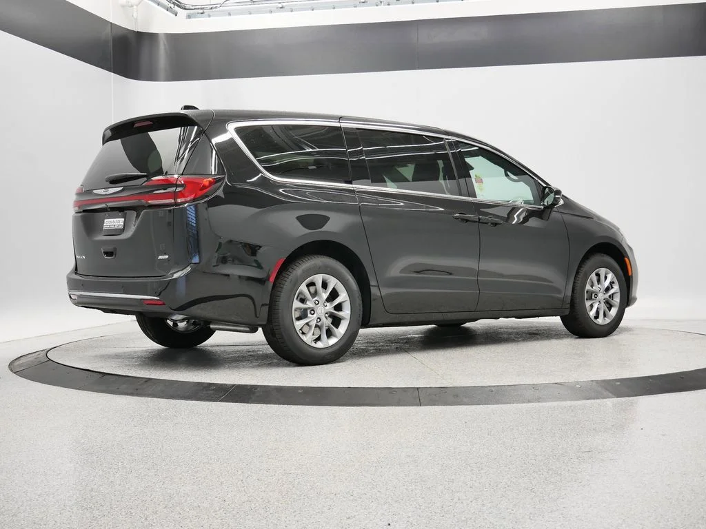 2026 Chrysler Pacifica Select - Photo 45