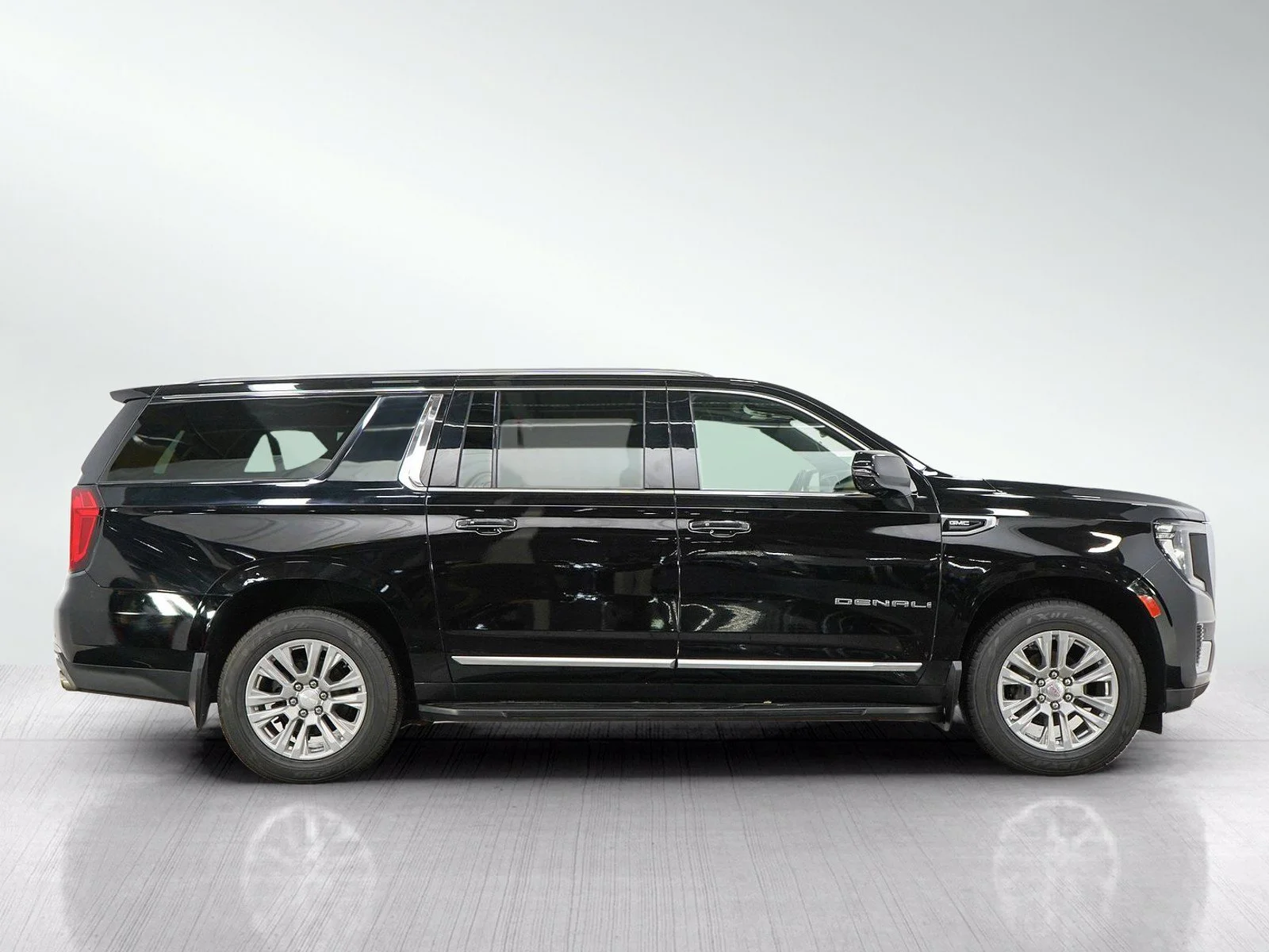 Used 2021 Black GMC Denali image 6