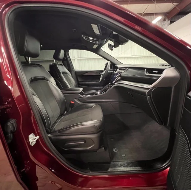 Used 2025 Red Jeep Altitude X image 18