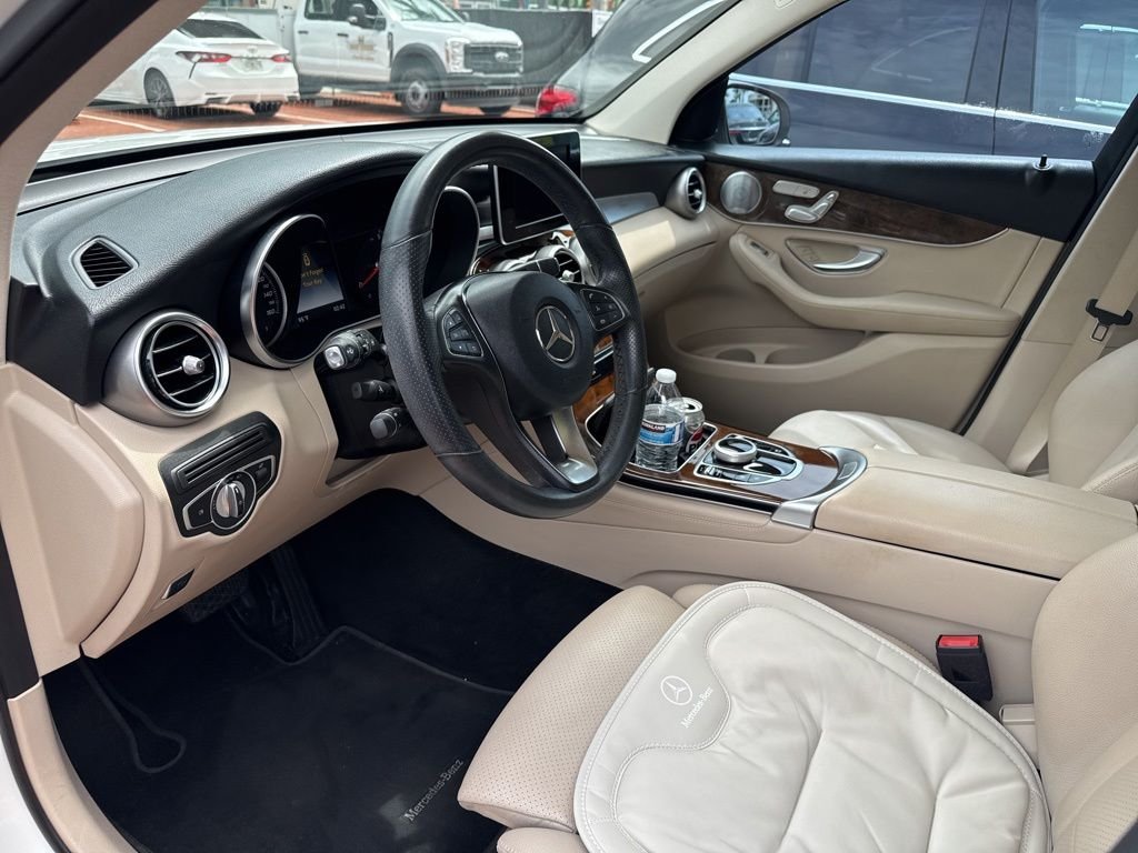 Used 2019 White Mercedes-Benz GLC 300 image 5