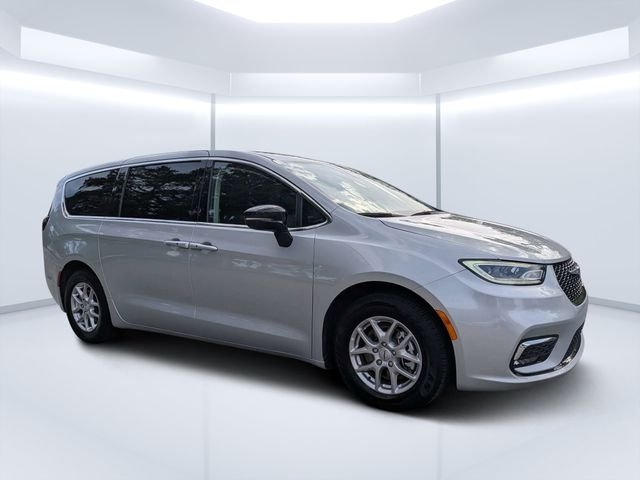 2024 Chrysler Pacifica Touring L's photo
