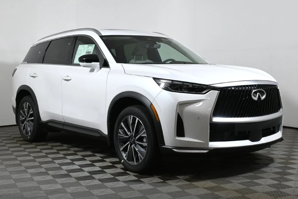 New 2027 White INFINITI LUXE image 9