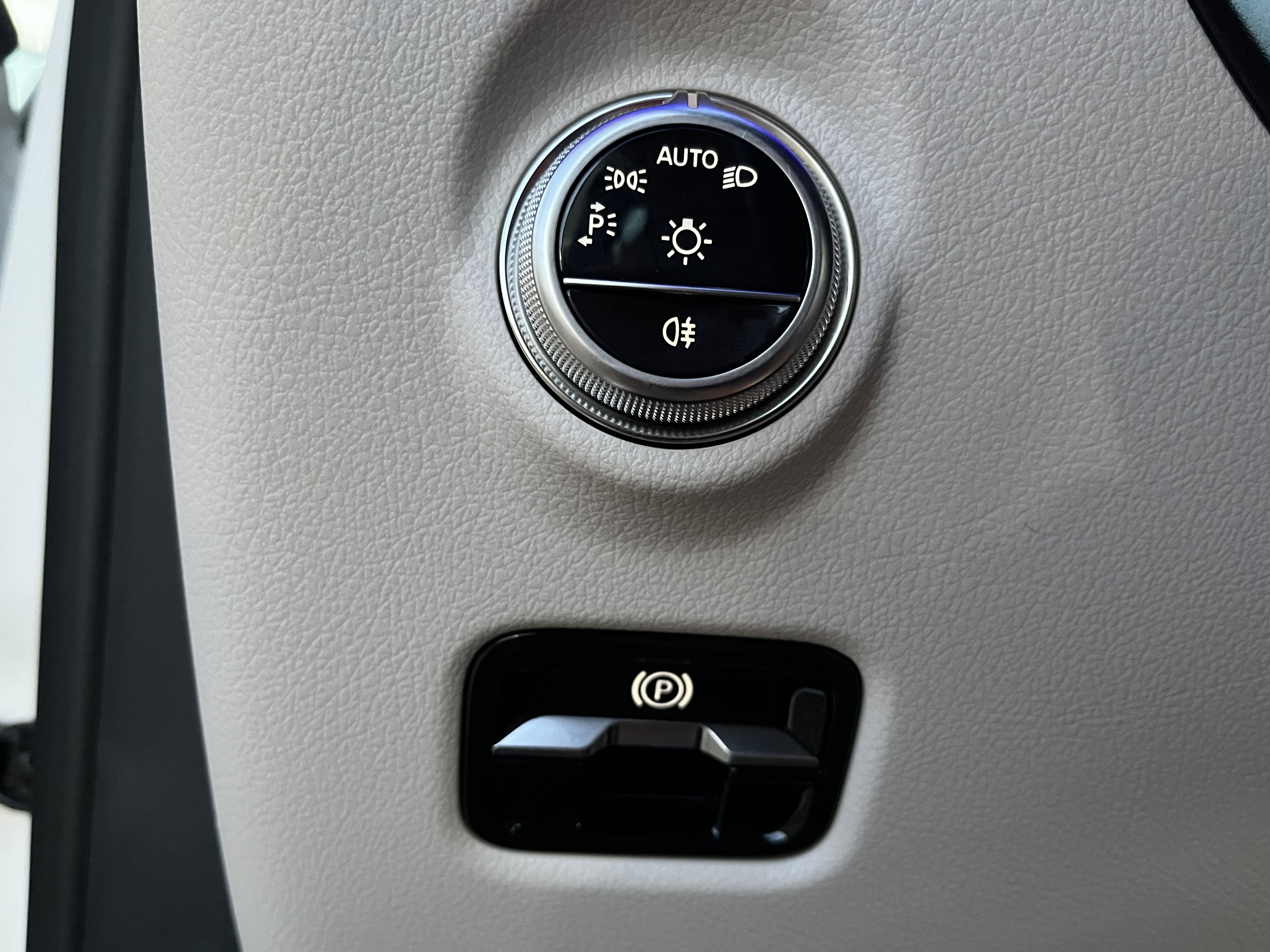 New 2026 POLAR WHITE Mercedes-Benz C 300 image 24