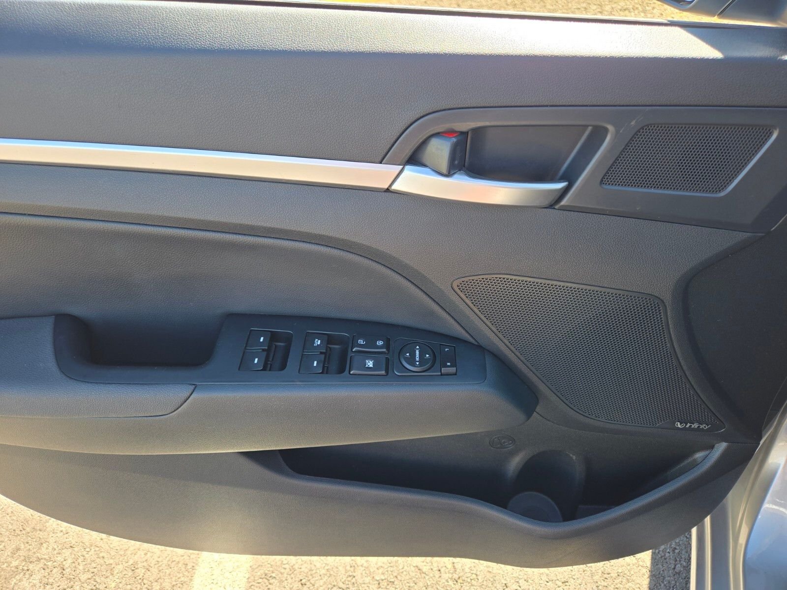 Used 2020 Silver Hyundai Limited image 17