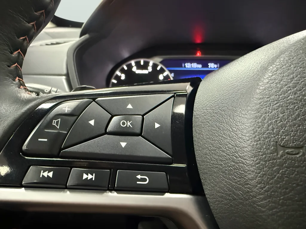 Used 2024 Blue Nissan 2.5 SR image 18