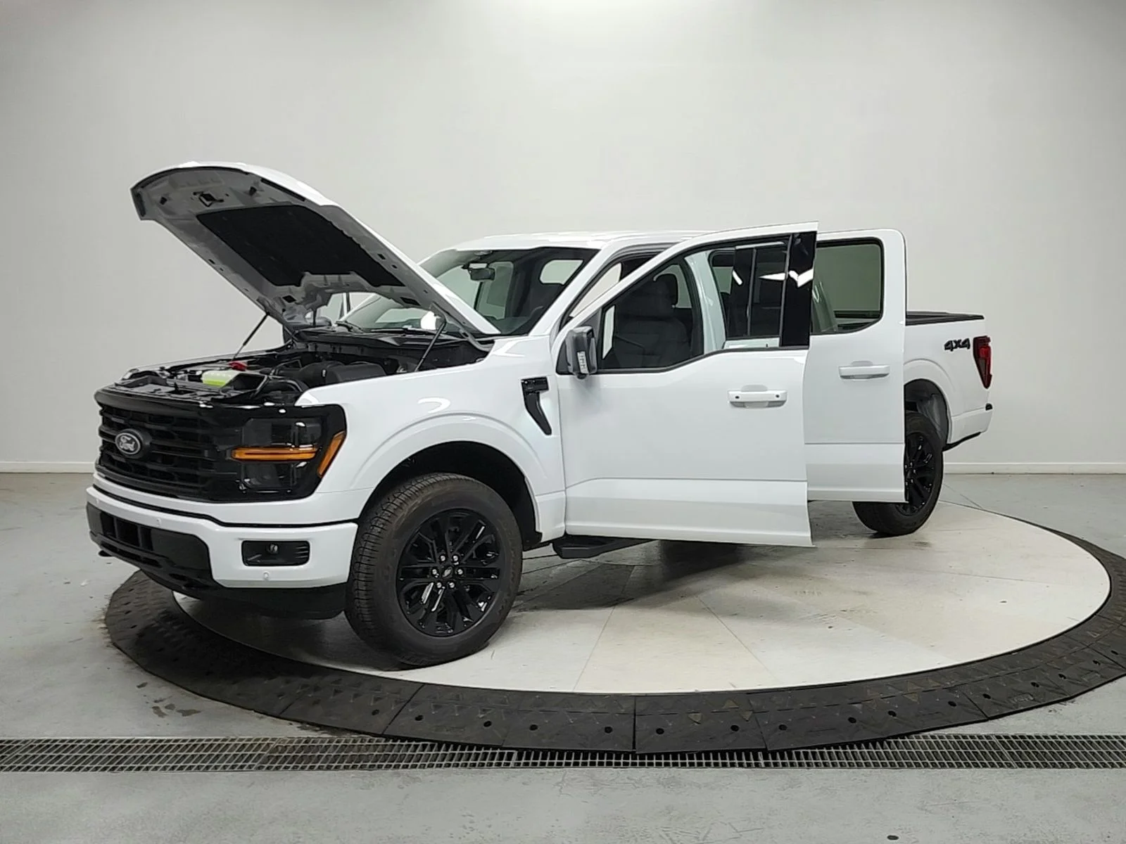 New 2026 Oxford White Ford XLT image 12