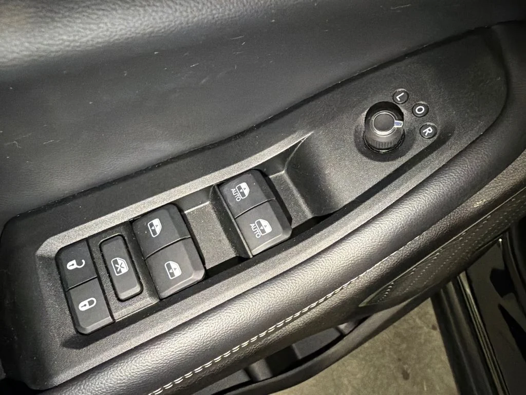 Used 2022 Diamond Black Crystal Pearlcoat Jeep 4xe image 19