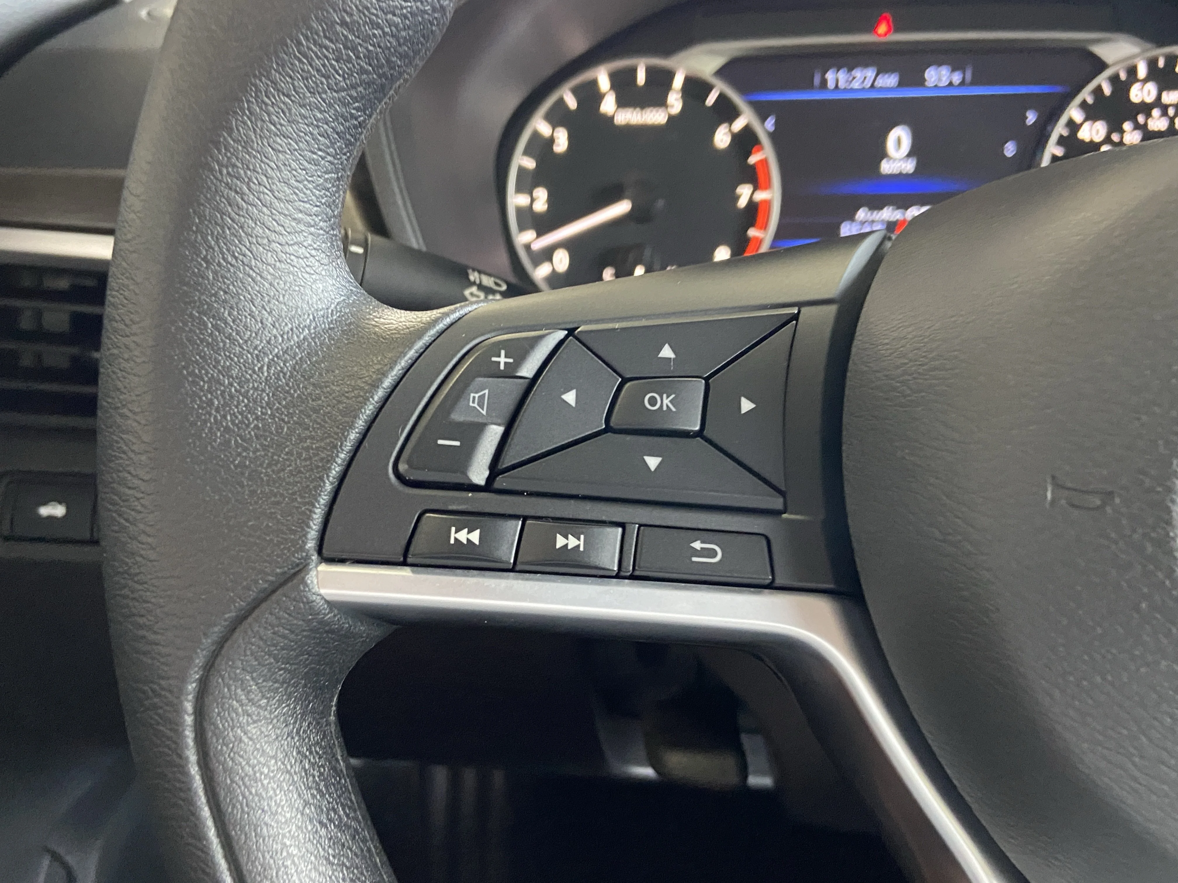 2025 Nissan Altima SV - Photo 18