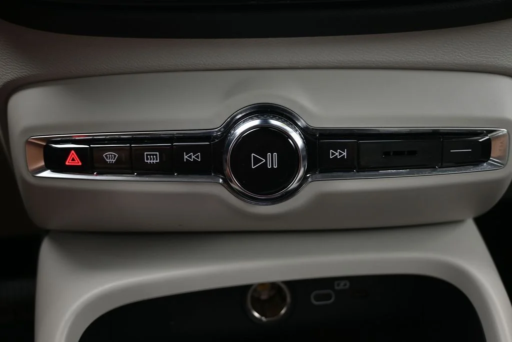 Certified Used 2023 Blue Volvo Ultimate image 23