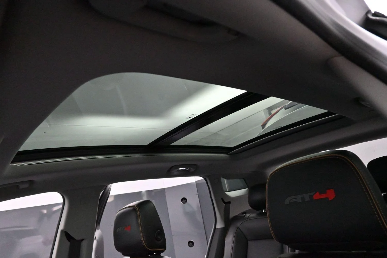 Used 2022 Summit White GMC AT4 image 32