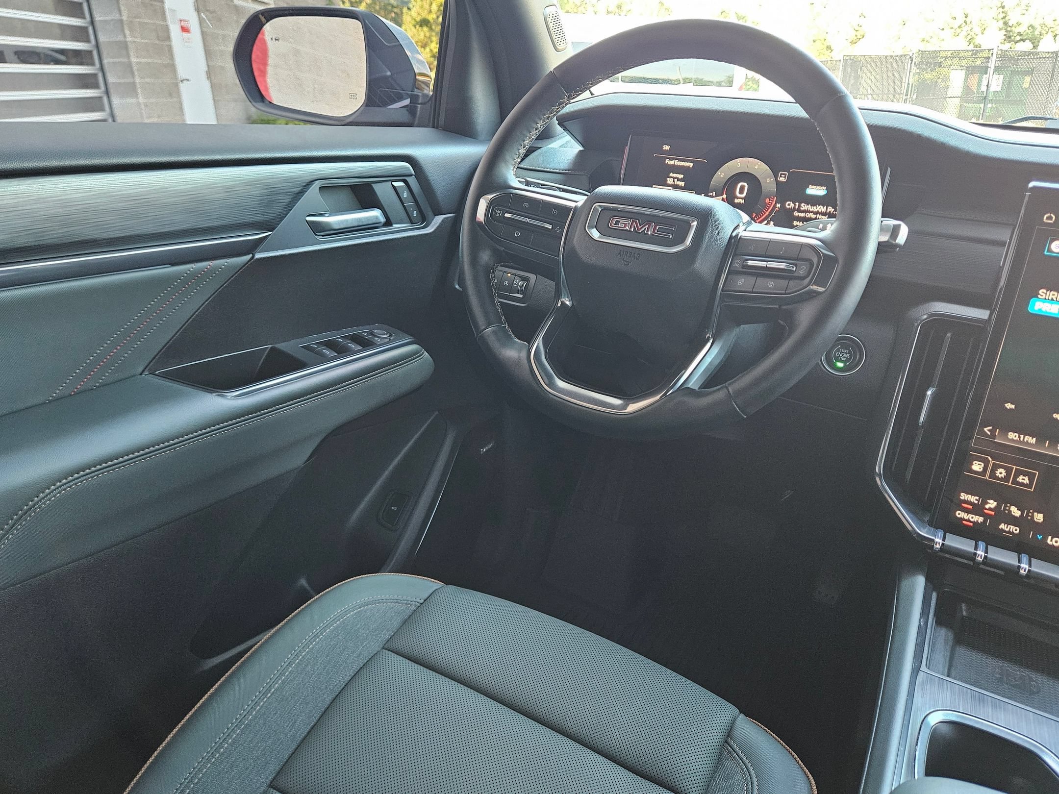 2024 GMC Acadia AT4 - Photo 9