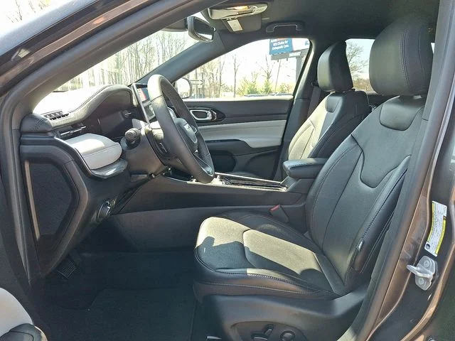 Used 2023 Gray Jeep Limited image 14