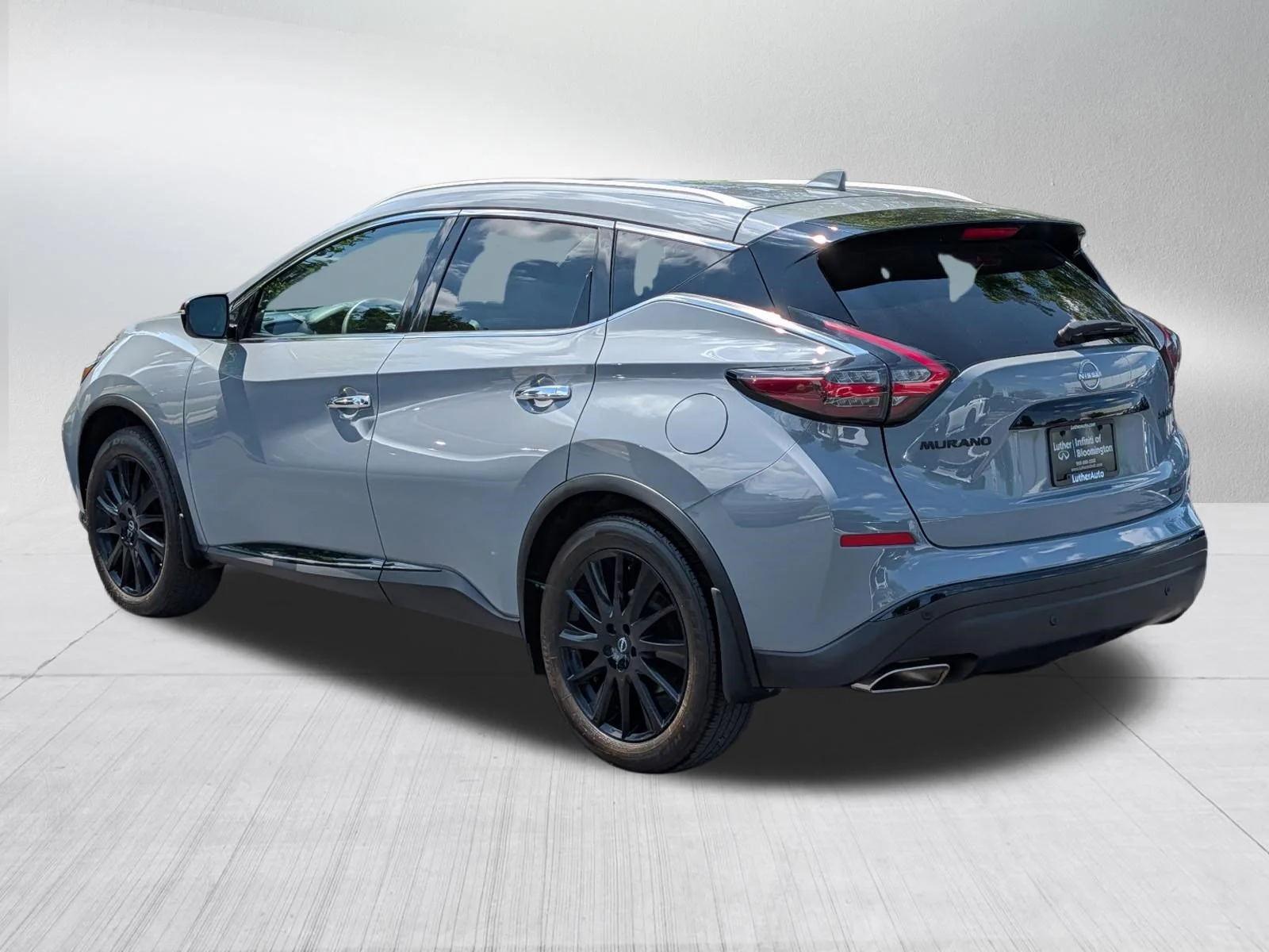 Used 2024 Boulder Gray Pearl Nissan SV image 5
