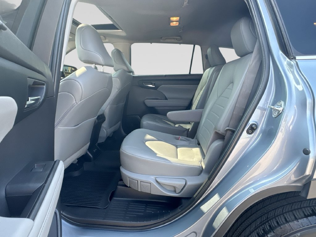 Used 2022 Moon Dust Toyota XLE image 22