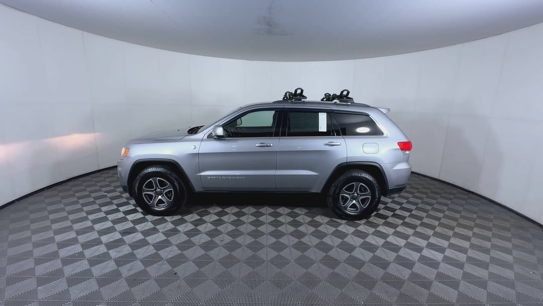 Used 2016 Billet Silver Clearcoat Metallic Jeep Laredo image 5