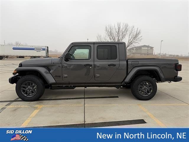 New 2026 Granite Crystal Metallic Clearcoat Jeep Sport S image 2